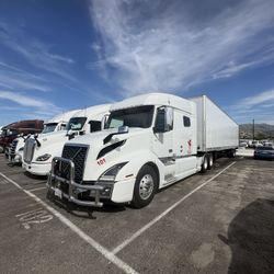 2018 Volvo VNL740