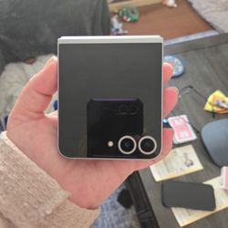 Galaxy ZFLIP 6 SILVER