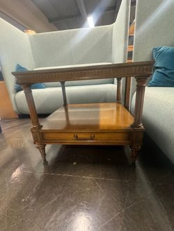 Vintage Weiman "Rockwood Collection" 1 drawer side table