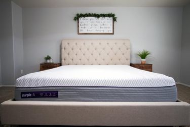 “Like new” Purple king hybrid premier .4 mattress