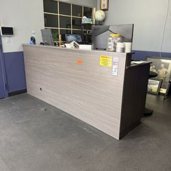 Custom High Reception Desk / Counter – Modern Wood Finish