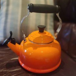 La Creuset Whistling Kettle 