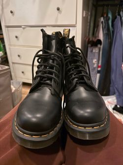 Dr. Martens Men Size 8