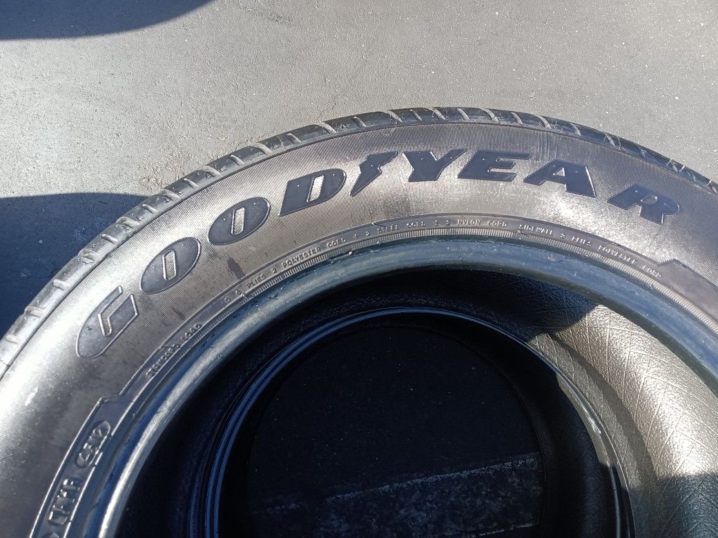 2 Llantas 295 45 R18 Goodyear Eagle