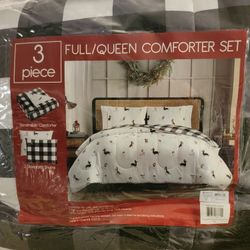 Hallmart Collectables 3 piece Holiday Dogs/Black and White Plaid Reversible Comforter Full/Queen