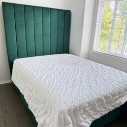 Like New: Green Velvet Tufted Queen Platform Bedframe