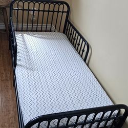 Toddler bed