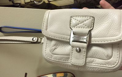 Michael kors leather wristlet