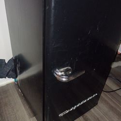 Frigidaire Mini-Fridge/ Medium Size