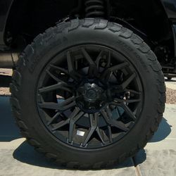 22 Inch Fuel Rims And Mud Terrain Tires  37x13.50R22LT