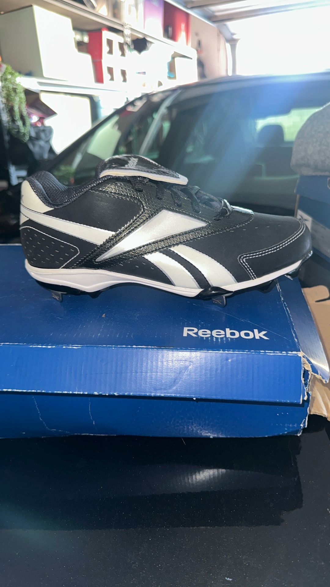 Brand New Reebok 6.5 Women’s Metal Cleats