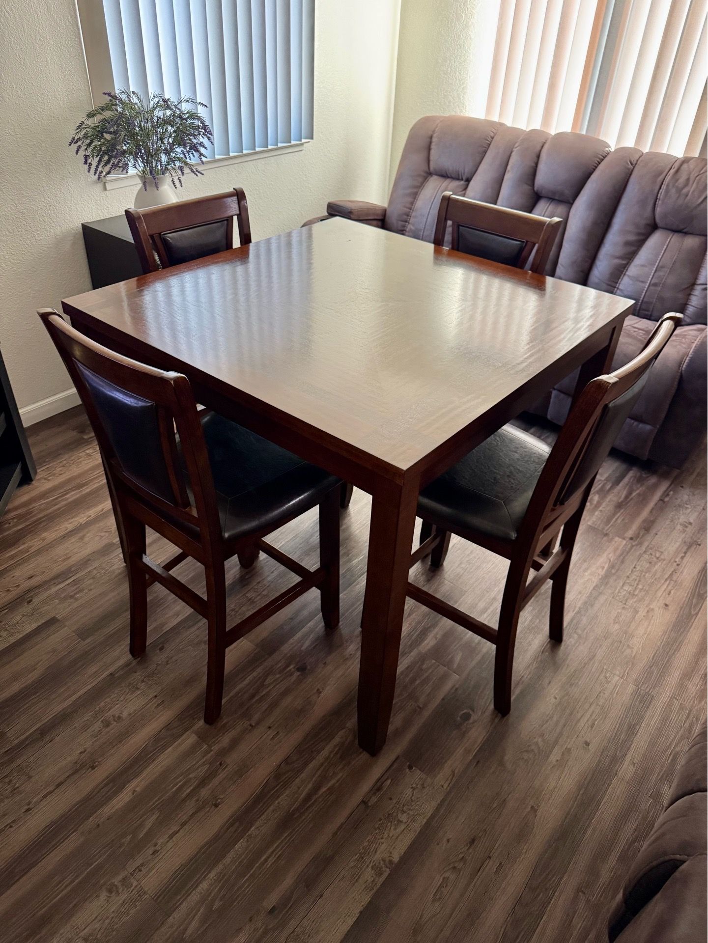 Table and 4 chairs mesa y 4 sillas