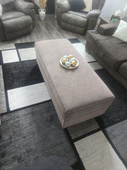 Oversized Large ottoman like new.