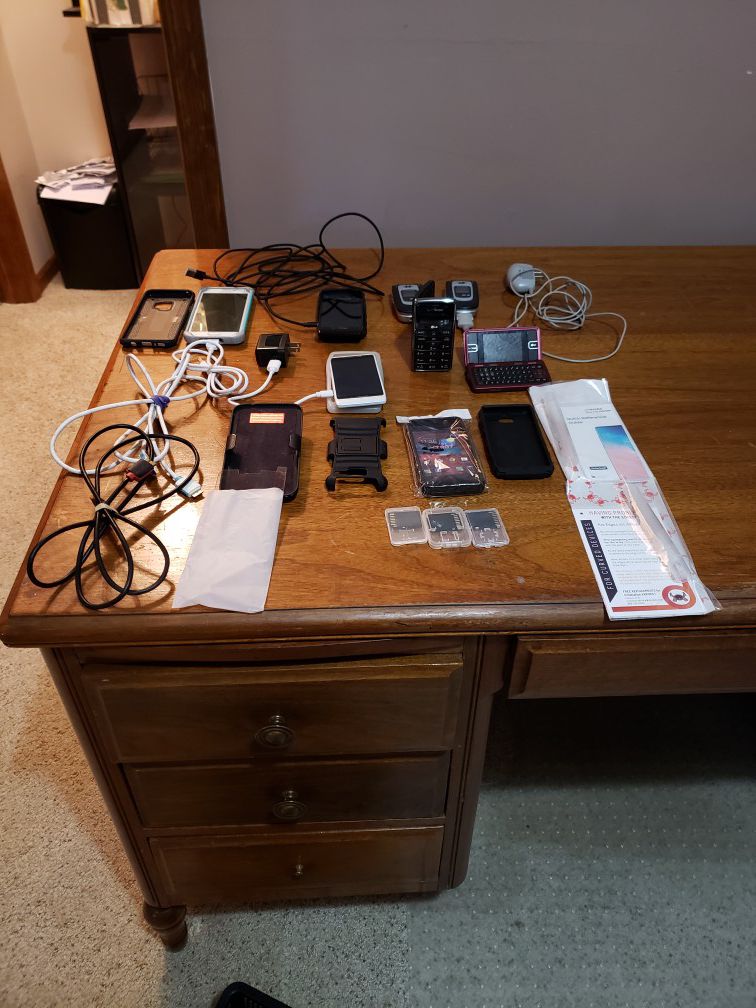 Lot of Cellphone & Accessories