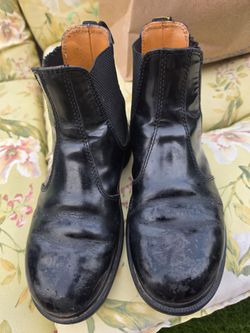 pre-owned black leather Dr. Martens 2976 Chelsea boots Size 7 mens