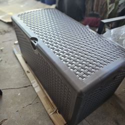 80 Gallon Deck Box 