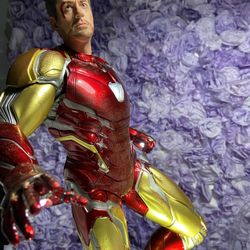 Avengers Endgame Iron Man Hot Toys Deluxe Legacy Replica1/4 LXXXV Comes With original Box