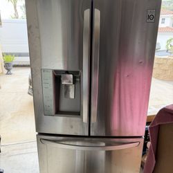 LG Refrigerator 33 Cu.ft.