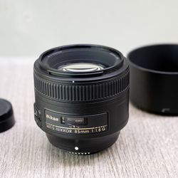 Nikon Nikkor 85mm f1.8G Lens On Excellent Condition 