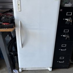 Frigidaire 13.7 Cubic Ft Upright Freezer