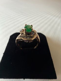14 k Gold Ring, with colombian emerald and Accent Stones