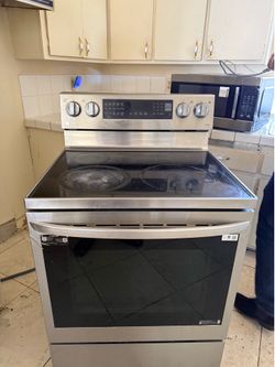 LG Electric Stove **Local Pickup Only**