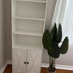 White Bookcase - Excellent Condition