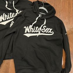 Men’s Medium Chicago White Sox Black Pullover Hoodie $20