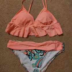 NEW BEAUTIFUL BATHING SUIT SIZE XL.  SEE PHOTOS.  CASH PICKUP ONLY 