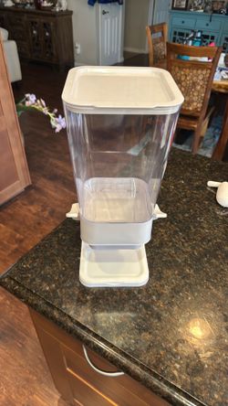 Dry Goods Metering Dispenser
