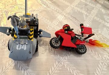 LEGO 10739 Shark Attack Great White Car 04 + Kai Red Motorcycle 2 Figs