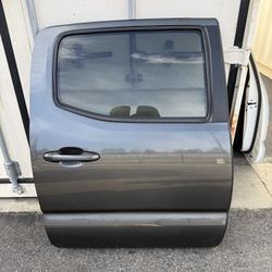 2016-2023 TOYOTA TACOMA RIGHT PASSENGER SIDE REAR DOOR OEM