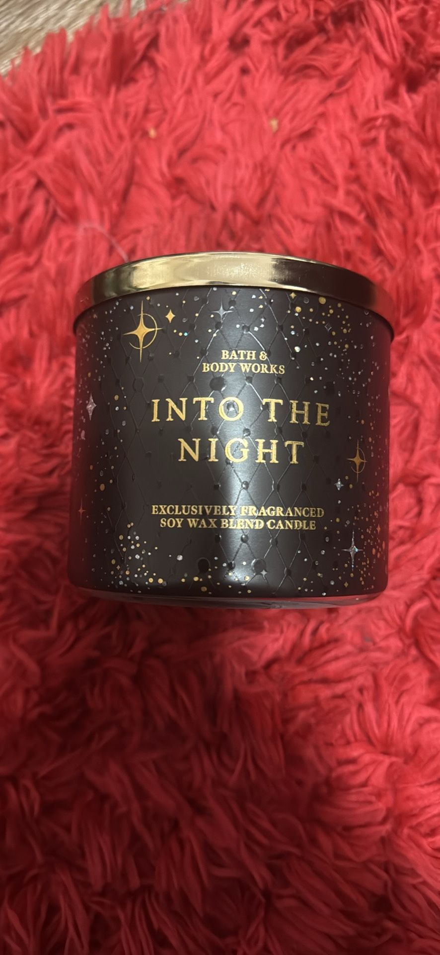 bath and body work candle “ into the night” soy wax smell very good 