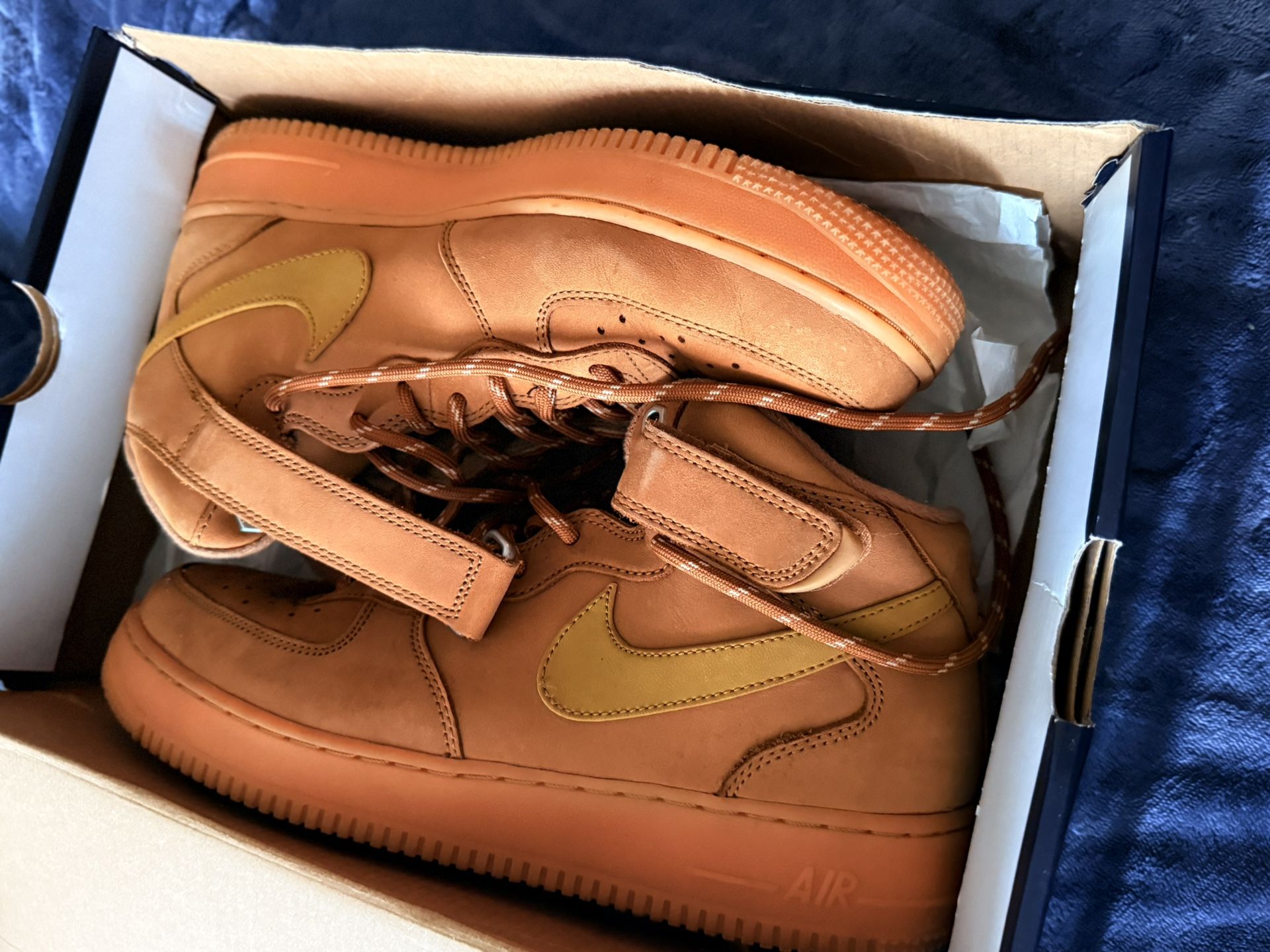 NIKE AIR FORCE 1 MID \