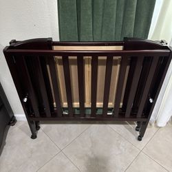 Mini Baby Crib in Espresso