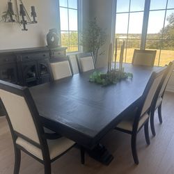 Immaculate Dining Set