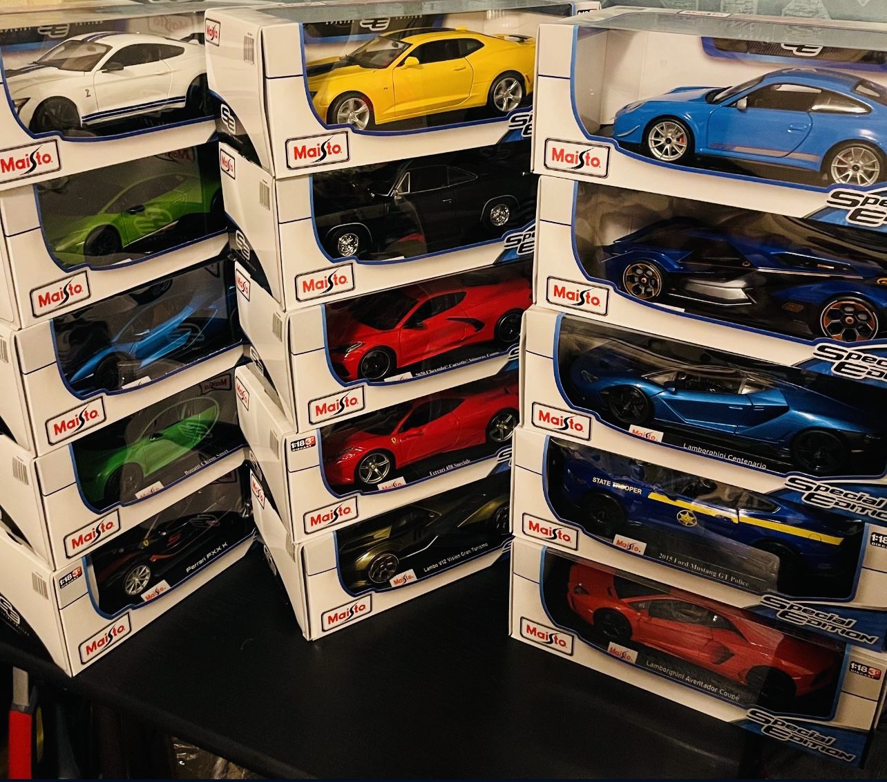 MAISTO CARS SPECIAL EDITION SCALE 1/18 for Sale in Montebello, CA