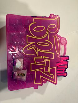 Mini Bratz Collector’s Case Storage Display Case w/ 2 Mini Bratz Items Kylie Jenner
