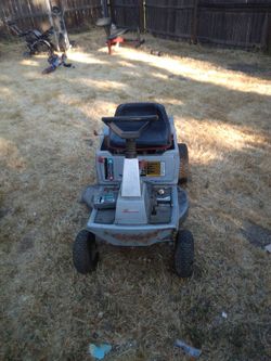 Craftsman Riding Lawnmower 