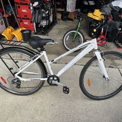 Infinity Boss Three Unisex Step Through Bike (White )