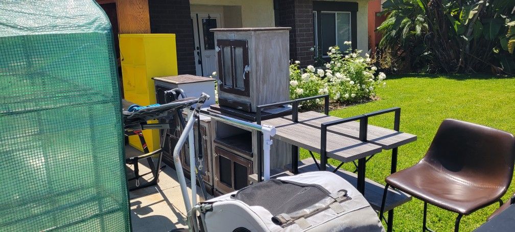 Free Stuff- Furniture, Gardening, Bike Trailer