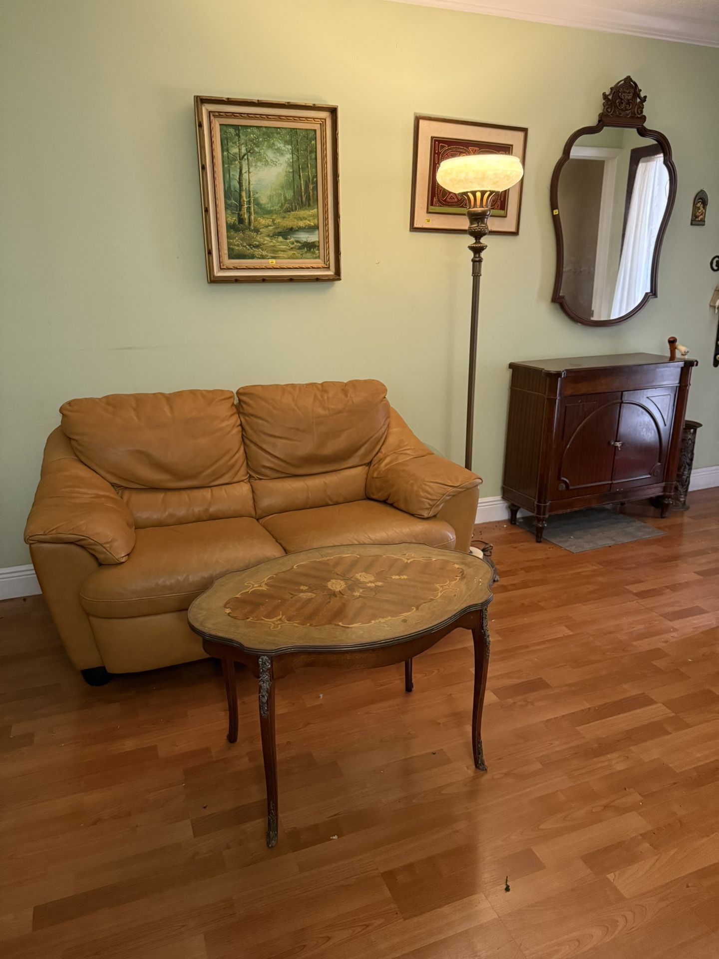 Real Leather love seat, In perfect condition.