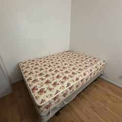 New Full/Queen Bed with Wheels 