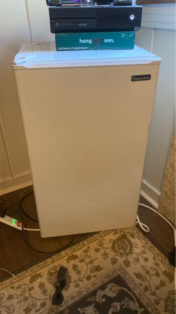 Magic chef mini fridge