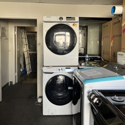 NEW AAMSUNG WASHER ANS GAS DRYER
