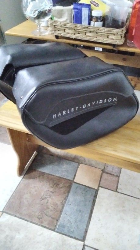 Harley-Davidson Genuine NOS 2002-17 Dyna Synthetic Leather Saddlebags.