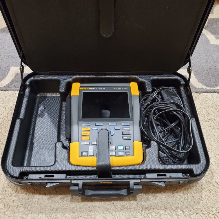 Fluke Scopemeter 190-502 2 Ch 500 MHz 5GS/s Industrial Oscilloscope with case