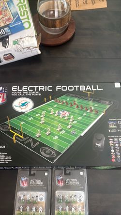 Tudor NFL Electric Football Game with Action Figures