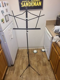 Collapsible Music Note Holder