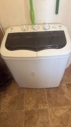 Portable washing machine dorm room washing machine